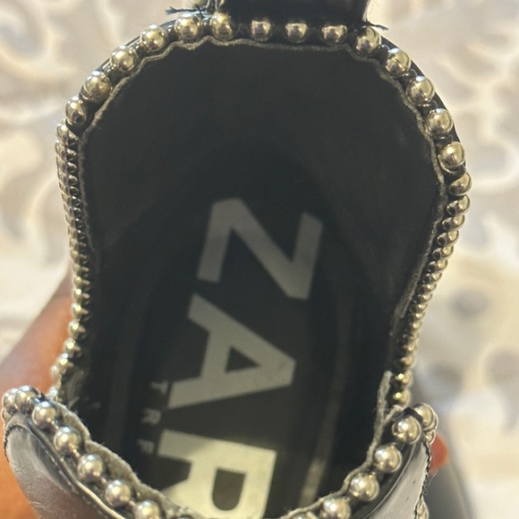 Zara Flat Ankle Boots With Openings - Picture 7 of 9